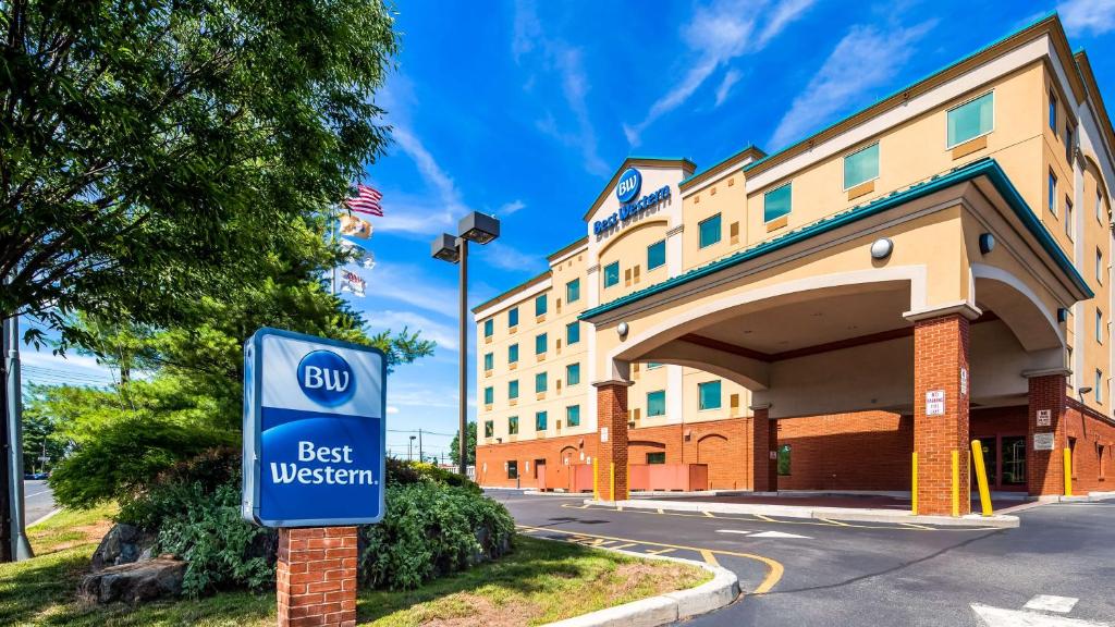 Best Western Riverview Inn & Suites Main image 1